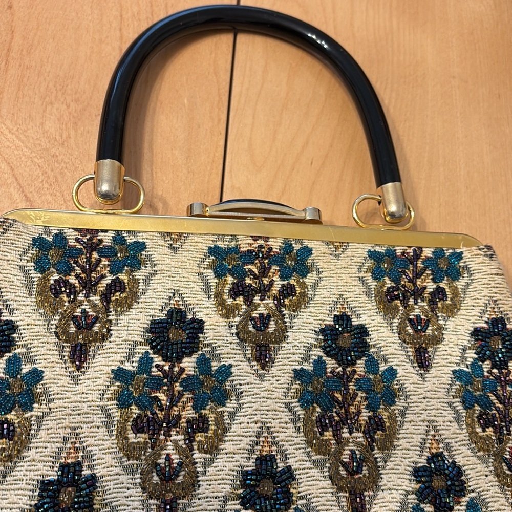 Vintage Beaded Tapestry Top-Handle Handbag with Clasp Closure. - Picture 3 of 12